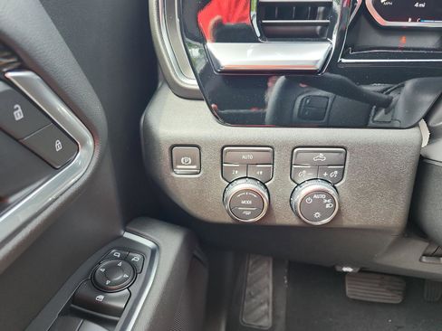 New 2026 GMC Sierra 1500 SLE image 18