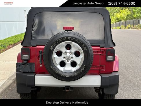 Used 2013 Jeep Wrangler Unlimited Sahara w/ Connectivity Group AWD/4WD image 5
