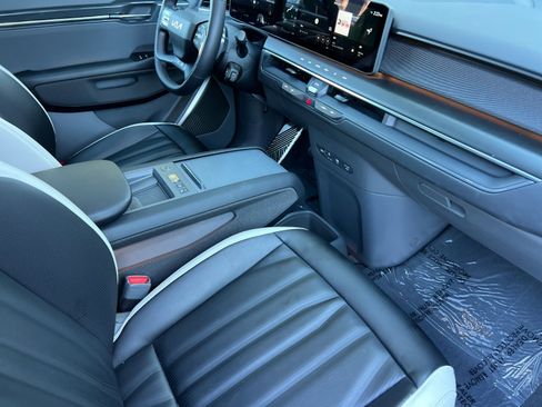 Certified 2025 Kia EV9 GT-Line image 17