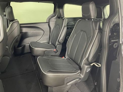 New 2026 Chrysler Pacifica Limited w/ S Appearance Package FWD image 4
