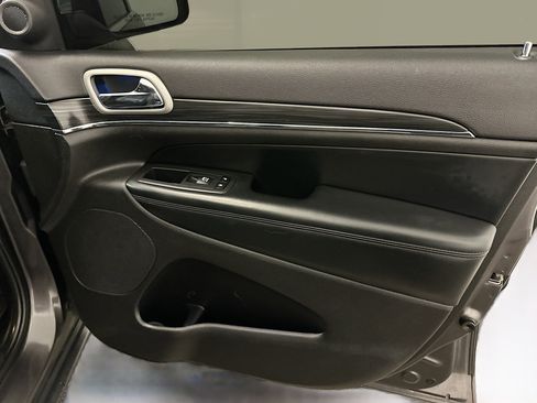 Used 2020 Jeep Grand Cherokee Limited image 35