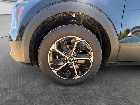 New 2026 Kia Niro LX FWD image 9