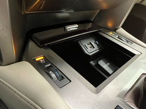 Used 2018 Lexus GX 460 Premium image 26