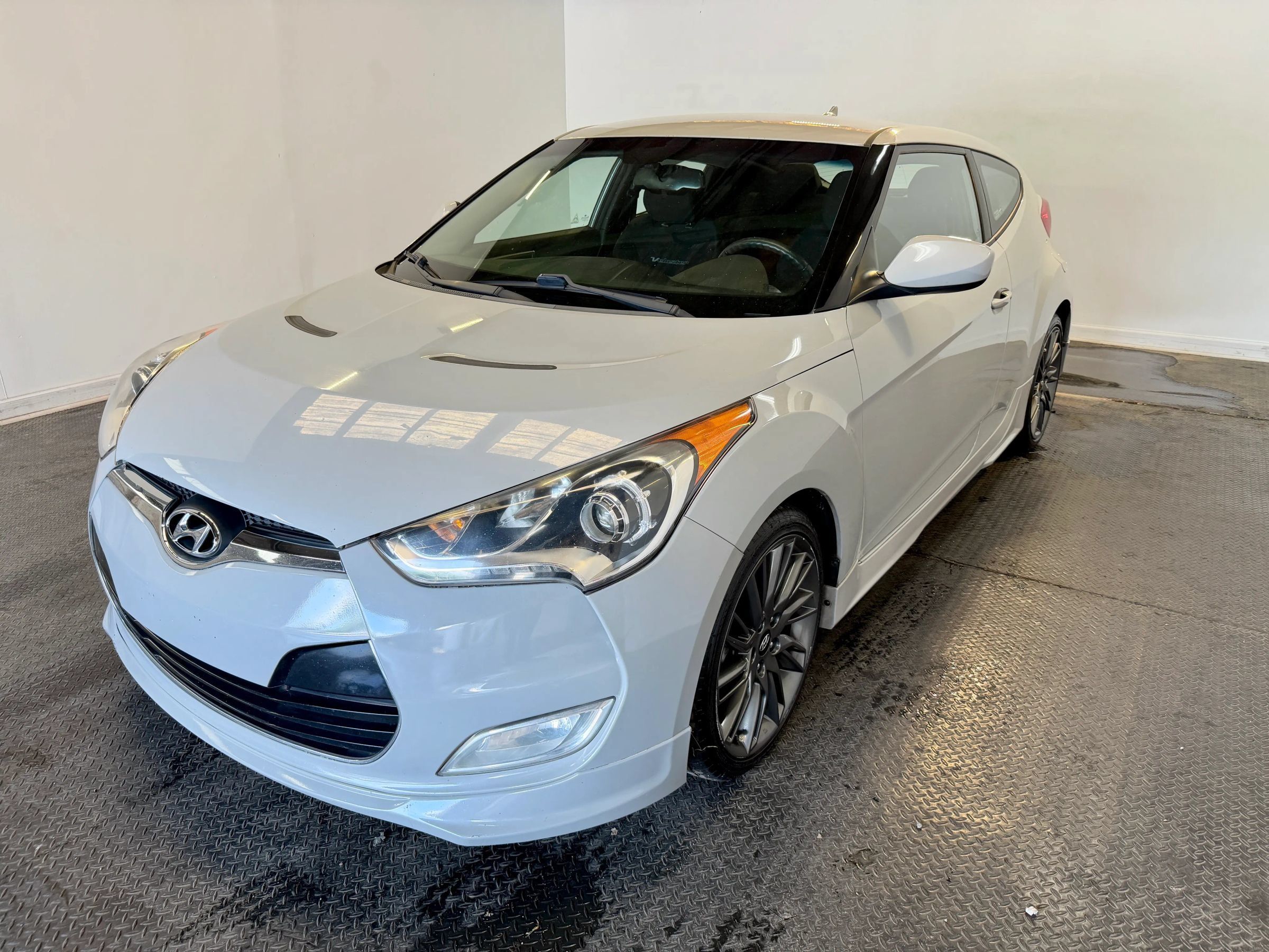Used 2013 Hyundai Veloster RE:MIX Edition FWD image 4