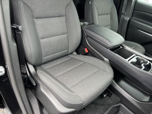 Used 2025 Chevrolet Traverse LT w/ Midnight/Sport Edition image 26