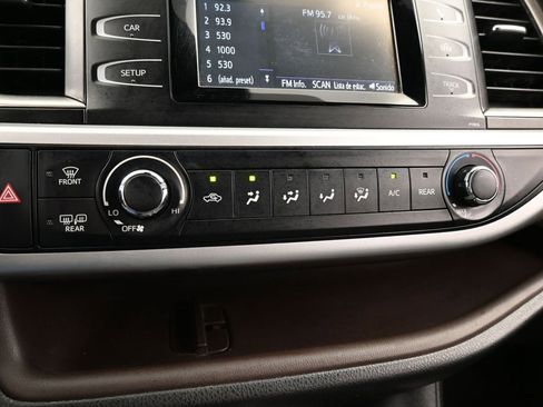 Used 2019 Toyota Highlander LE FWD image 22