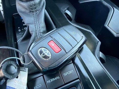 Used 2025 Toyota Camry SE FWD image 28