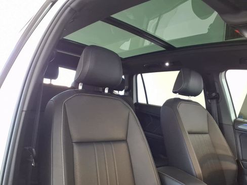 Certified 2023 Volkswagen Tiguan SE R-Line FWD image 21
