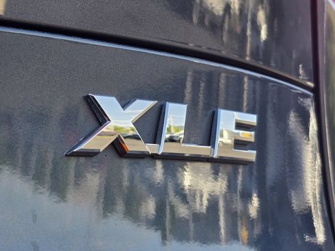 Used 2023 Toyota Venza XLE AWD/4WD image 24
