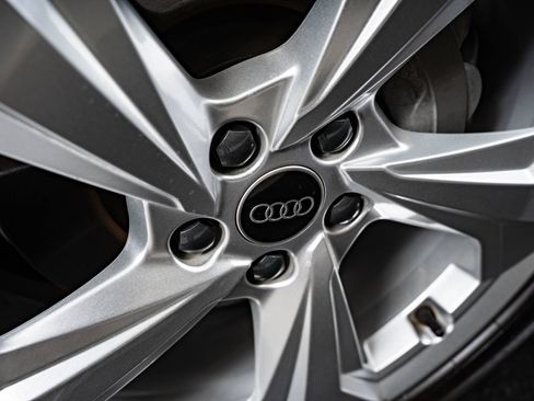 Used 2023 Audi Q5 2.0T Premium Plus w/ Premium Plus Package AWD/4WD image 8
