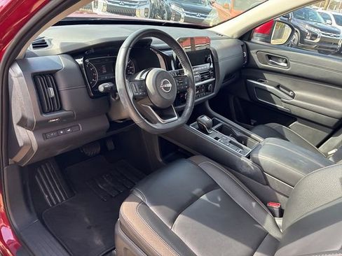 Used 2024 Nissan Pathfinder SL image 19
