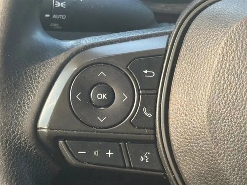 Used 2021 Toyota Corolla LE FWD image 11