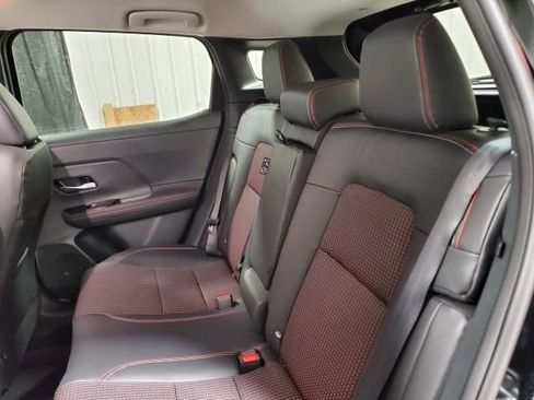 Used 2025 Nissan Kicks SR image 9