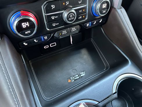 Used 2024 GMC Yukon XL SLT w/ SLT Luxury Package image 52