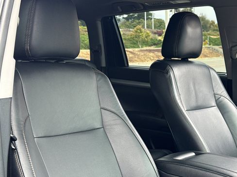 Used 2019 Toyota Highlander XLE AWD/4WD image 34