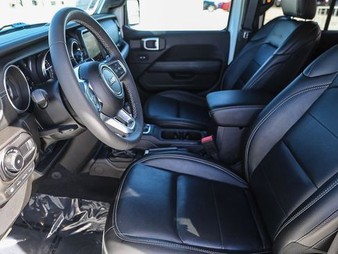 Used 2023 Jeep Wrangler Unlimited Sahara image 18