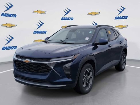 Used 2024 Chevrolet Trax LT w/ Driver Confidence Package image 1