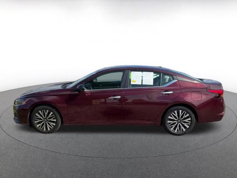 Used 2025 Nissan Altima 2.5 SV FWD image 7