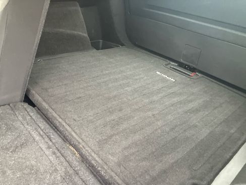 Used 2025 Nissan Rogue SV FWD image 34