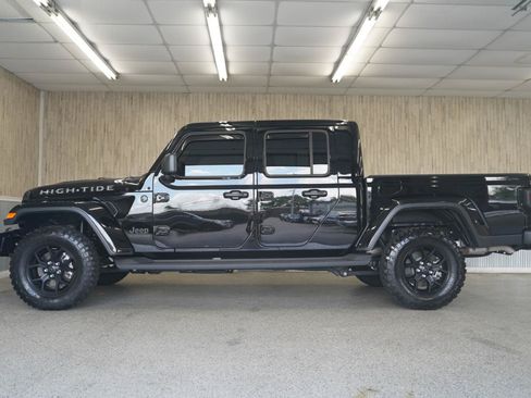 Used 2025 Jeep Gladiator Sport AWD/4WD image 5