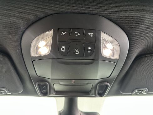 Used 2025 Chrysler Pacifica Limited image 30