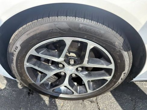 Used 2017 Buick Regal Sport Touring FWD image 32