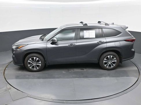 Used 2024 Toyota Highlander XLE image 23