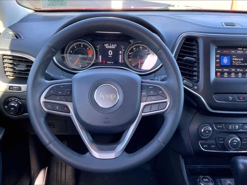 Used 2020 Jeep Cherokee Latitude Plus image 6