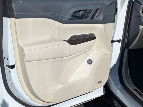 Used 2023 GMC Acadia Denali image 10