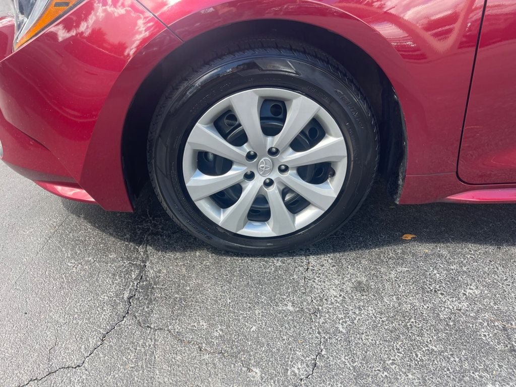 Used 2025 Toyota Corolla LE FWD image 9