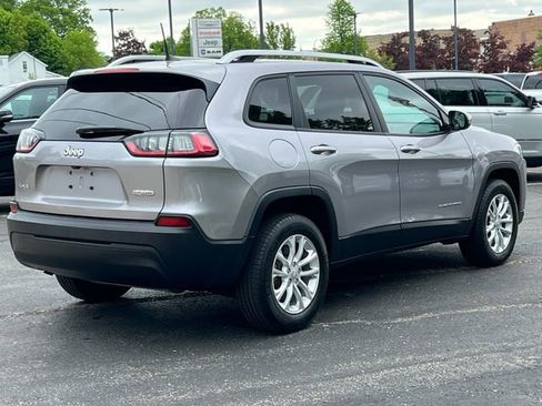 Used 2020 Jeep Cherokee Latitude w/ Cold Weather Group AWD/4WD image 39