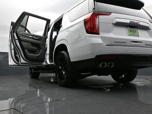 Used 2022 GMC Yukon Denali w/ Denali Premium Package image 39