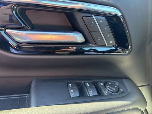 Used 2025 Chevrolet Suburban LT w/ Comfort Package image 18