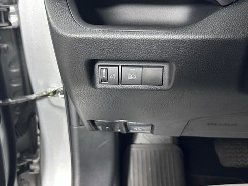 Used 2022 Toyota RAV4 XLE image 22