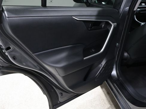 Used 2021 Toyota RAV4 LE w/ Carpet Mat Package (TMS) image 19