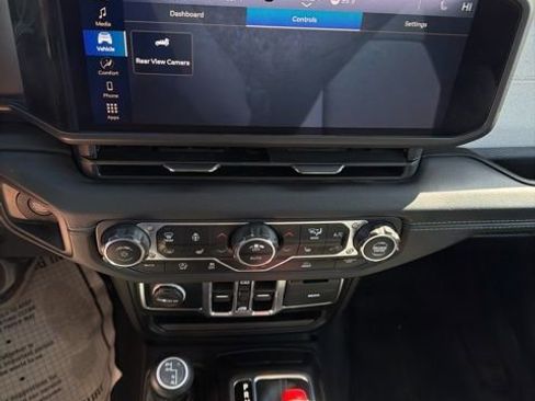 Used 2024 Jeep Wrangler Sahara image 30