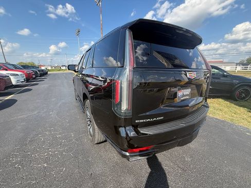 Used 2024 Cadillac Escalade Sport AWD/4WD image 6
