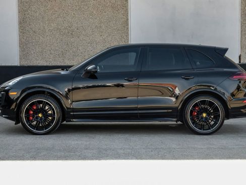 Used 2018 Porsche Cayenne GTS w/ Premium Package Plus image 8