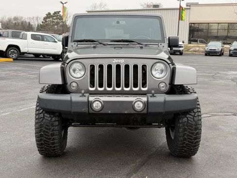 Used 2018 Jeep Wrangler Unlimited Sahara w/ Connectivity Group image 3