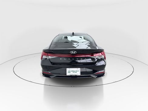 Used 2022 Hyundai Elantra Limited w/ Preferred Accessory Package image 7