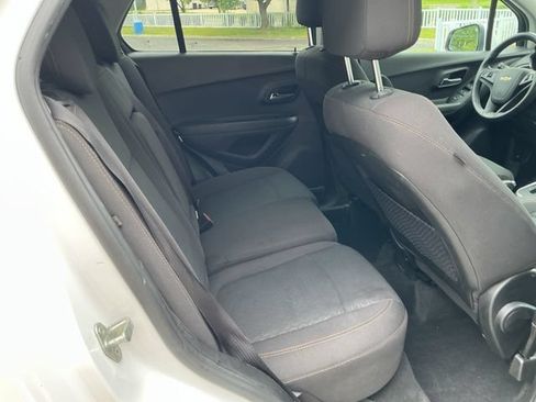 Used 2019 Chevrolet Trax LS w/ Tint and Cruise Package AWD/4WD image 18
