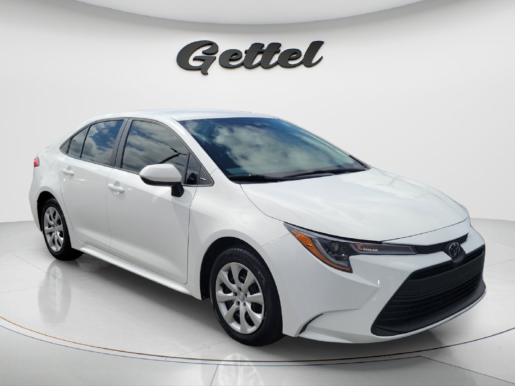 Used 2024 Toyota Corolla LE FWD image 3