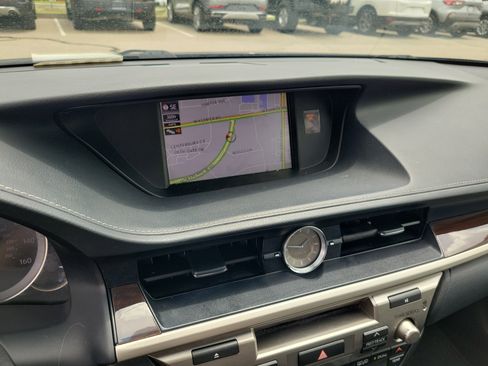 Used 2018 Lexus ES 350 w/ Luxury Package w/Wood Trim FWD image 28