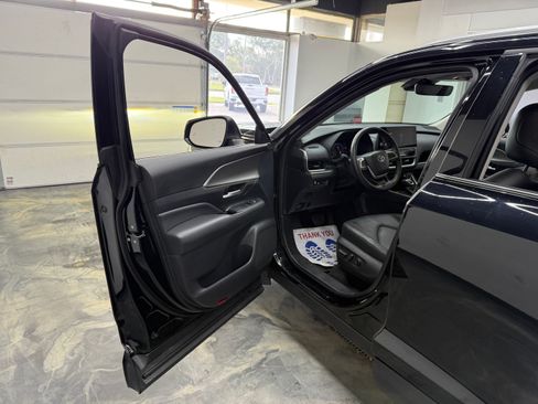 Used 2024 Toyota Grand Highlander AWD image 8