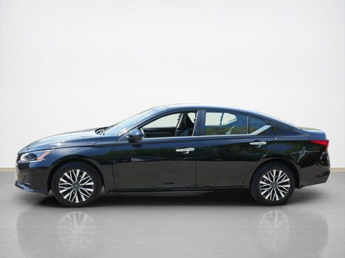 Used 2023 Nissan Altima 2.5 SV w/ SV Premium Package AWD/4WD image 6