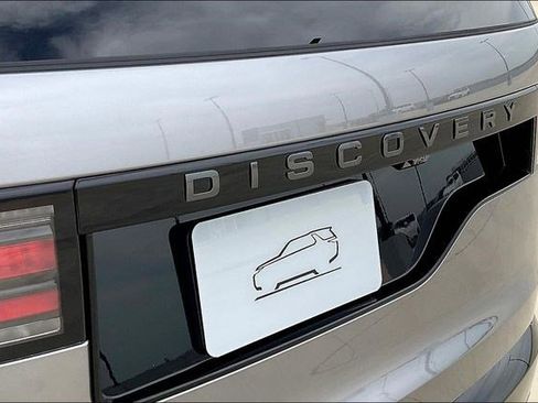 New 2025 Land Rover Discovery Dynamic SE image 9
