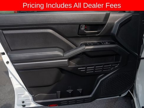 Used 2025 Toyota Tacoma SR5 AWD/4WD image 10