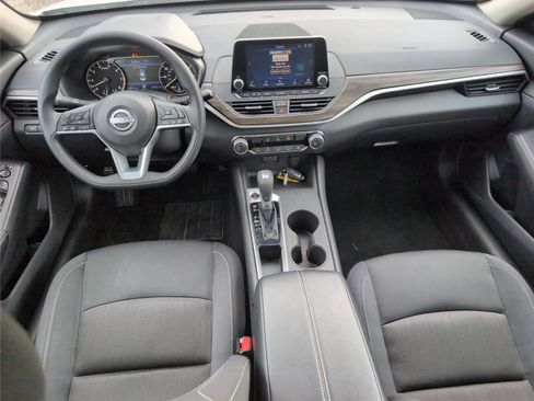 Used 2025 Nissan Altima 2.5 SV FWD image 29