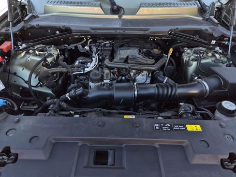 Used 2023 Land Rover Defender 110 S image 10