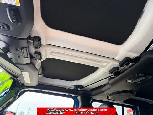 Used 2023 Jeep Gladiator Rubicon w/ Cold Weather Group AWD/4WD image 22